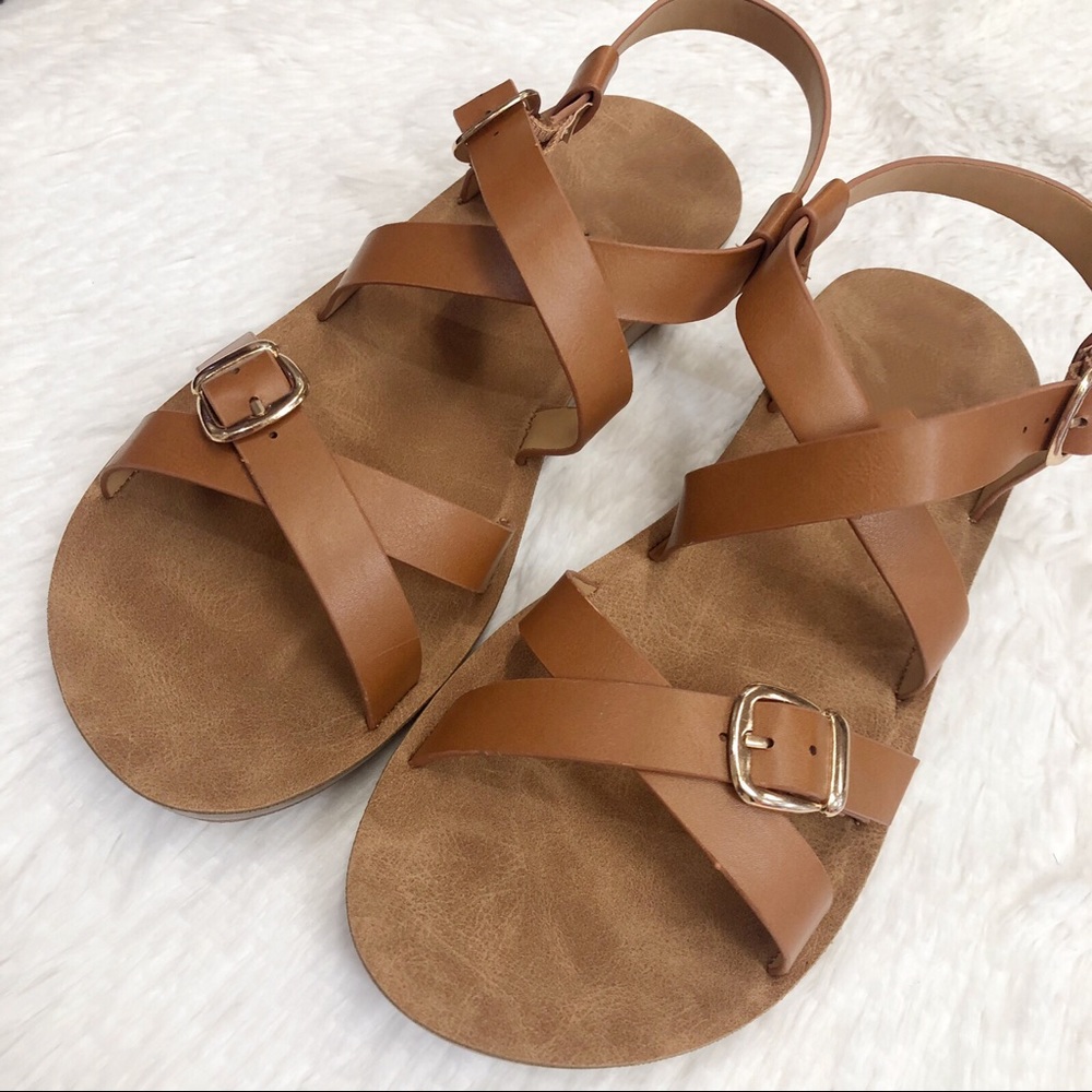 Tan sandals open toe with buckles details - Picture 3 of 5